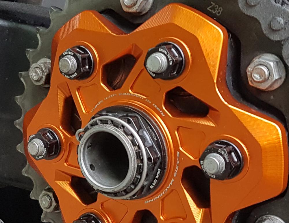 Evotech CNC Machined Sprocket Flange/Carrier Kit for KTM Superduke 1290